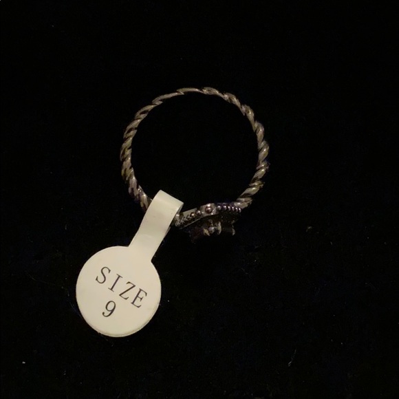 Black ring - Picture 3 of 3